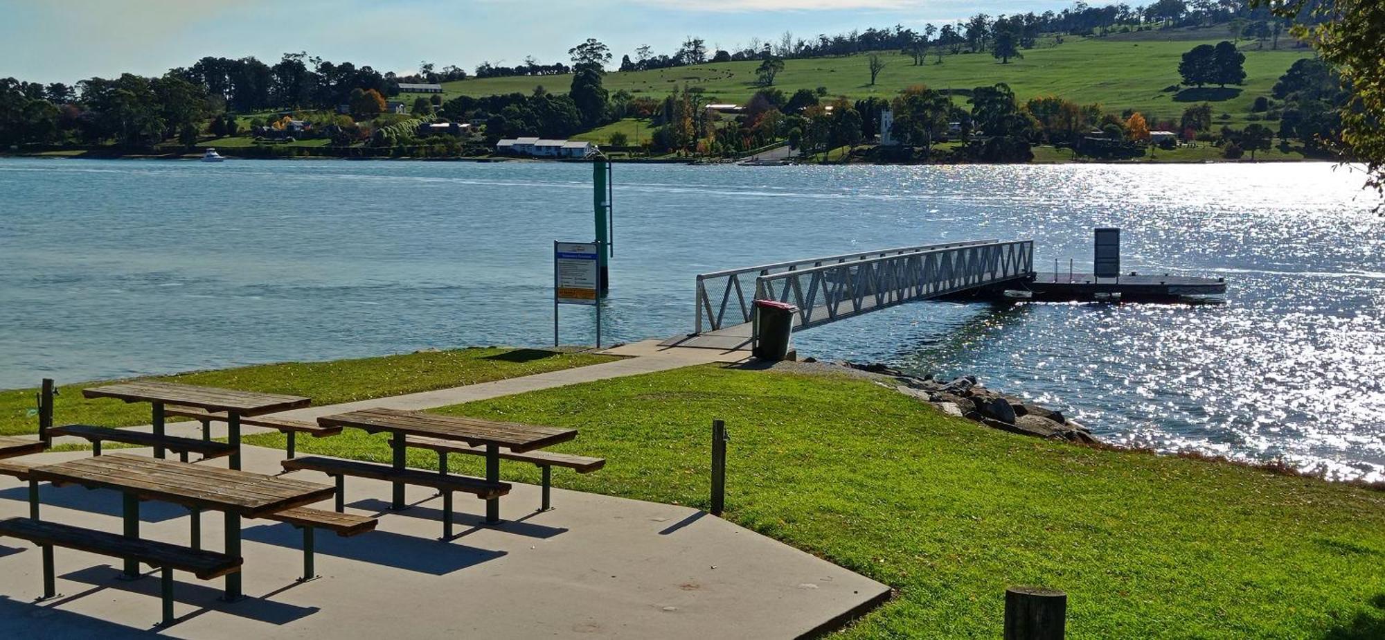 Rosevears Riverview Hotel Exterior photo